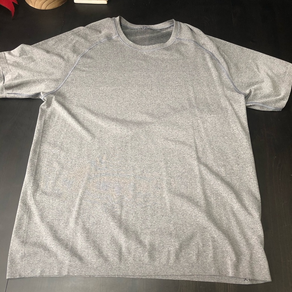 Lululemon metal vent shirt